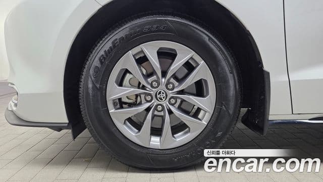 Toyota Sienna 2023 — фото 5 из 20