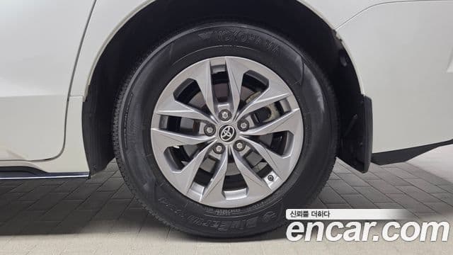 Toyota Sienna 2023 — Photo 2/30