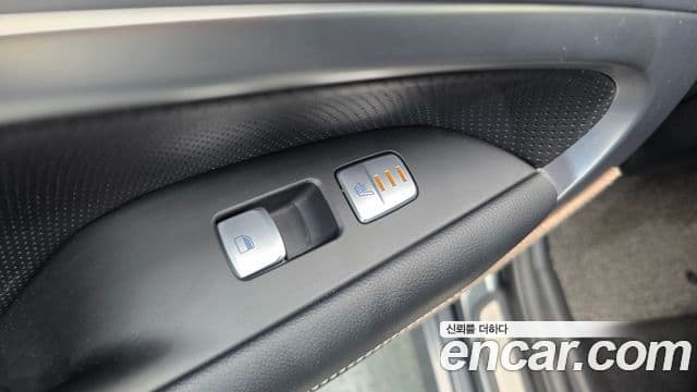 Genesis G70 2018 — ფოტო 16/20