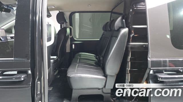Hyundai Staria 2021 — ფოტო 11/20