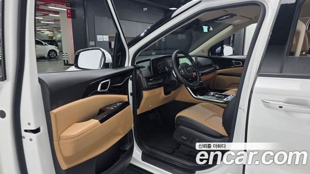 Kia Carnival 2023 — фото 10 из 20