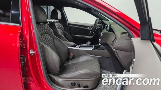 Kia Stinger 2022 — фото 11 из 20