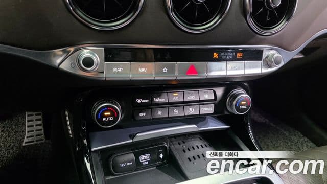 Kia Stinger 2022 — фото 17 из 20