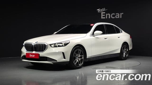 BMW 5 Series 2023 — фото 1 из 20