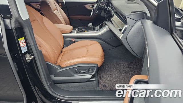 Audi Q8 2021 — Photo 18/34