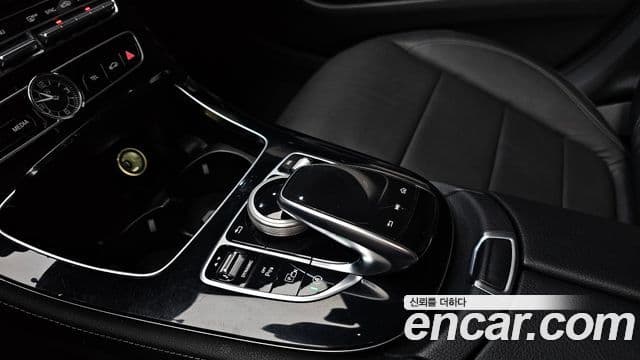 Mercedes-Benz E-Class 2018 — Şəkil 19/20