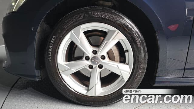 Audi A6 2020 — ფოტო 5/20