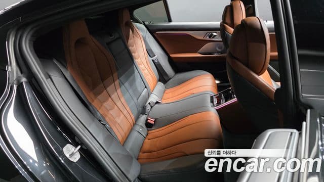 BMW 8 Series 2022 — фото 11 из 20