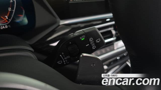 BMW X7 2022 — Şəkil 28/31