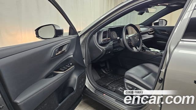 Toyota Crown Crossover 2024 — фото 10 из 20