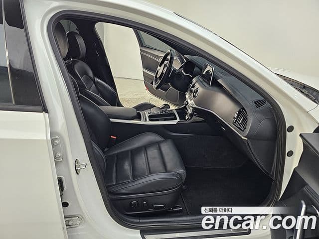 Kia Stinger 2018 — фото 11 из 20