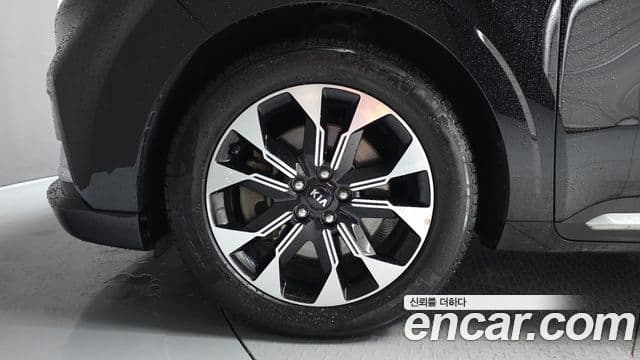 Kia Carnival 2021 — фото 5 из 20