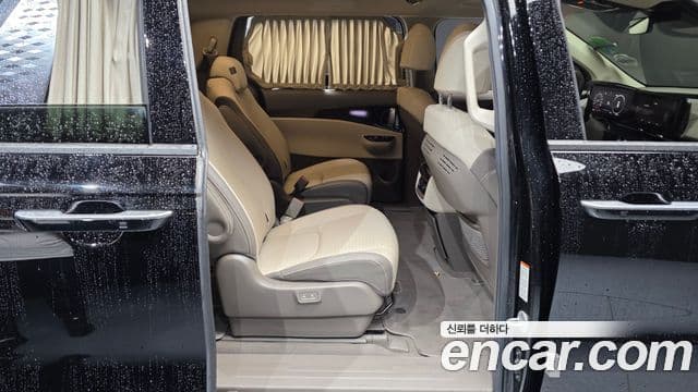 Kia Carnival 2021 — фото 11 из 20