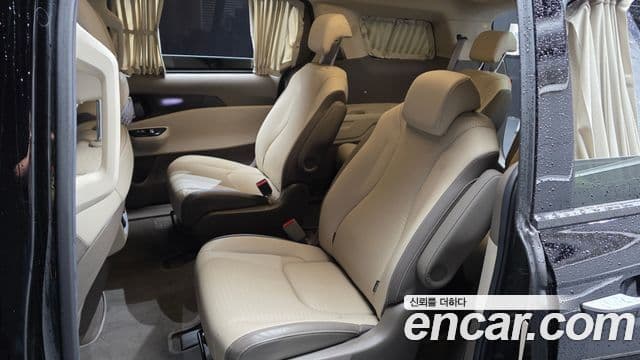 Kia Carnival 2021 — фото 12 из 20