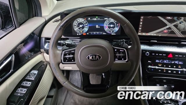 Kia Carnival 2021 — фото 14 из 20