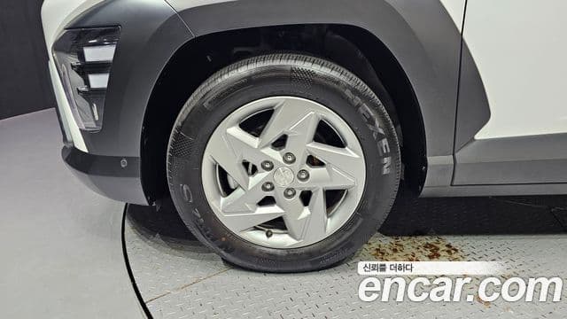 Hyundai Kona 2023 — ფოტო 5/20