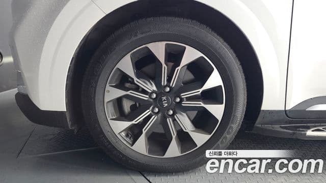 Kia Carnival 2020 — фото 5 из 20