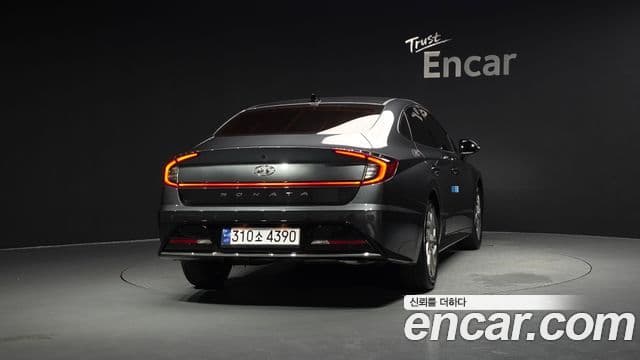 Hyundai Sonata 2022 — ფოტო 4/20