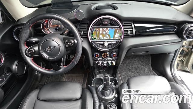 Mini Cooper 2020 — фото 7 из 20