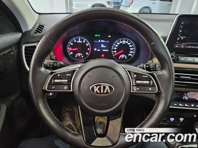 Kia Seltos 2021 — Фото 6/17