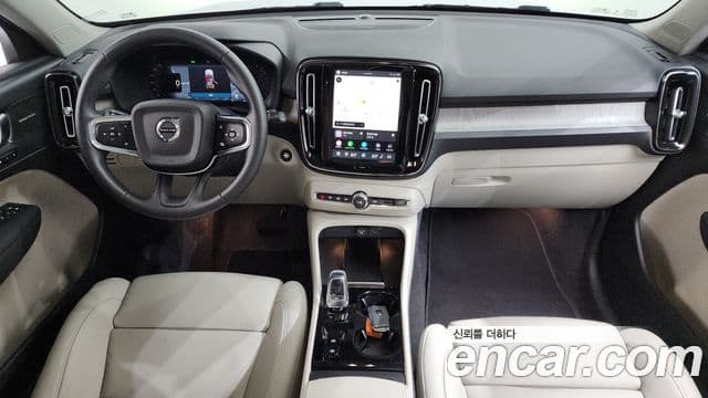 Volvo XC40 2025 — фото 7 из 20
