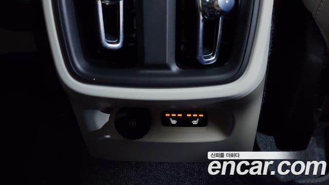 Volvo XC40 2025 — фото 13 из 20