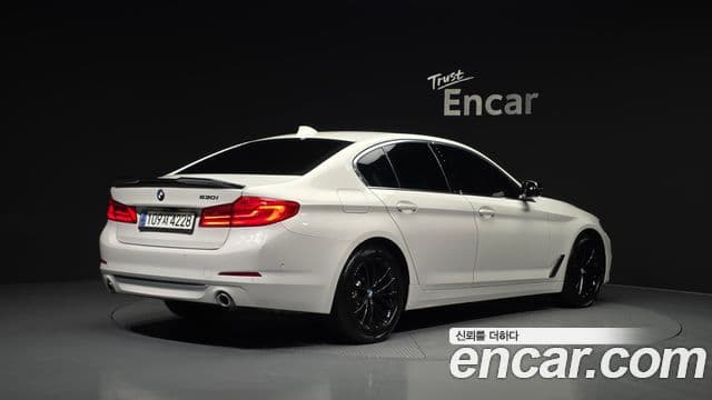 BMW 5 Series 2019 — фото 2 из 20