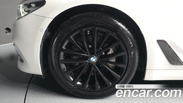 BMW 5 Series 2019 — фото 5 из 20
