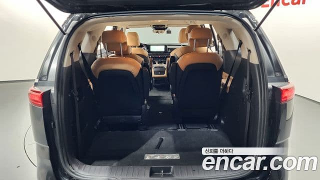 Kia Carnival 2023 — Фото 19/20