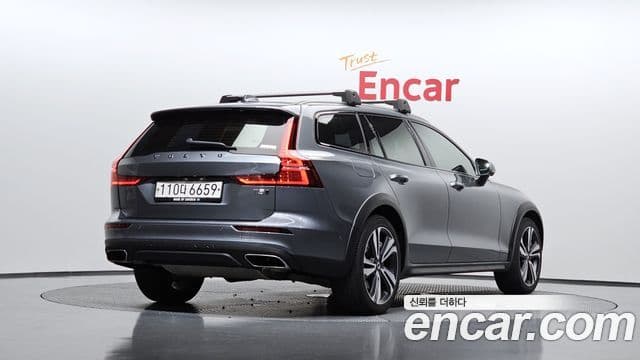 Volvo V60 Cross Country 2019 — фото 2 из 20