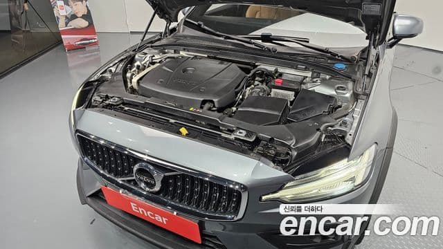 Volvo V60 Cross Country 2019 — фото 6 из 20