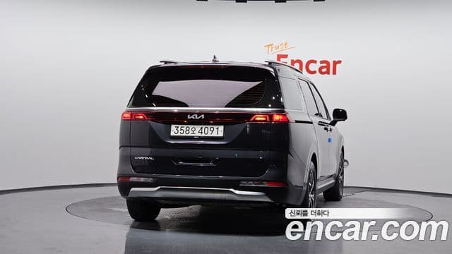 Kia Carnival 2023 — ფოტო 4/20