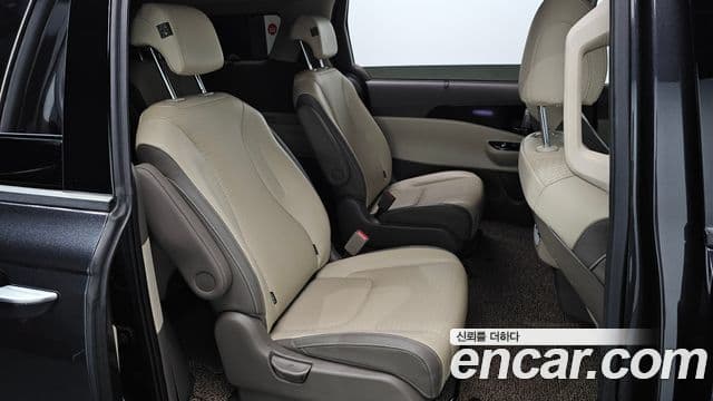 Kia Carnival 2023 — ფოტო 11/20