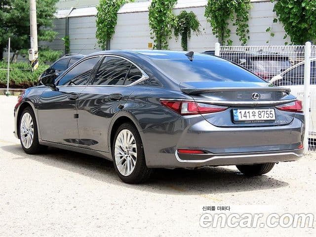 Lexus ES300h 2024 — ფოტო 2/20