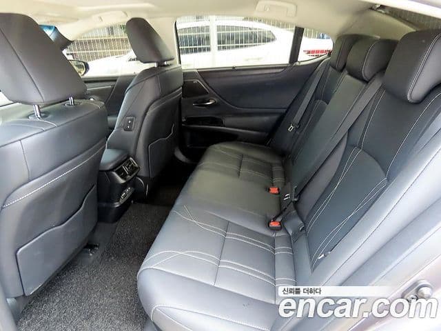 Lexus ES300h 2024 — ფოტო 5/20