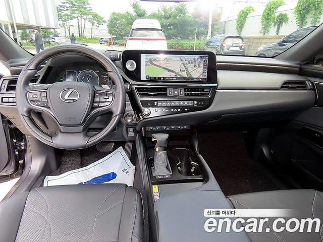 Lexus ES300h 2024 — фото 10 из 20