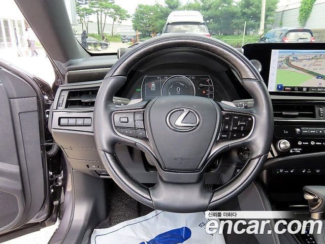 Lexus ES300h 2024 — ფოტო 6/20