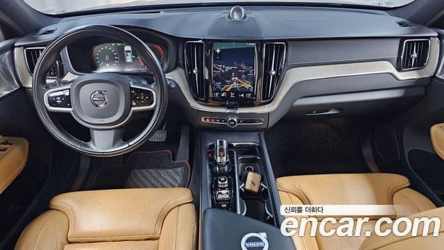 Volvo XC60 2019 — ფოტო 7/20