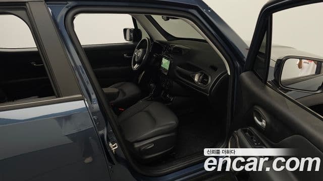 Jeep Renegade 2023 — фото 11 из 20