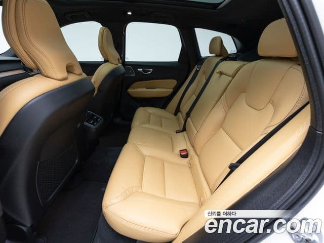 Volvo XC60 2024 — ფოტო 11/19