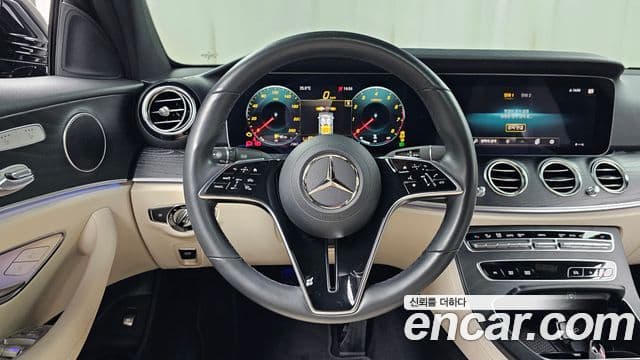 Mercedes-Benz E-Class 2023 — фото 13 из 20