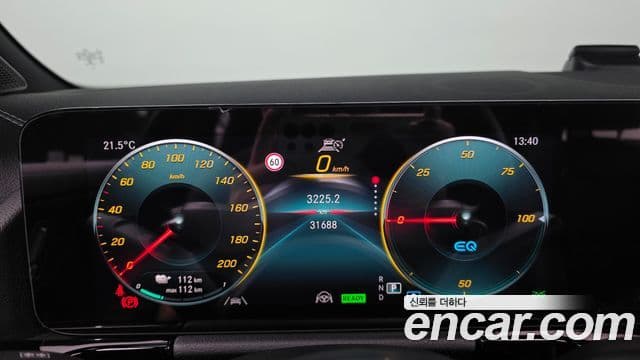 Mercedes-Benz EQA 2022 — ფოტო 17/31
