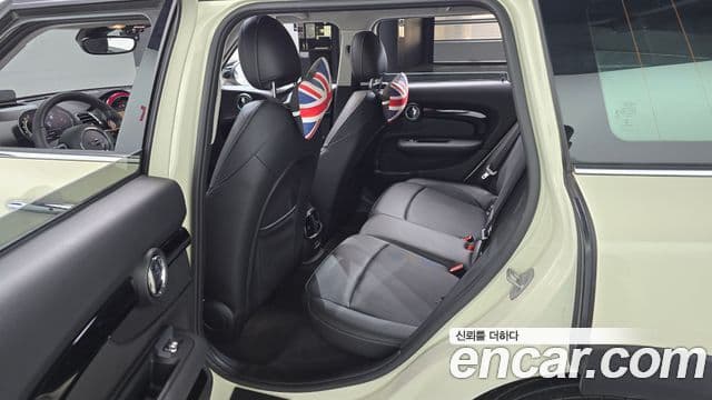 Mini Cooper Clubman 2021 — фото 11 из 20