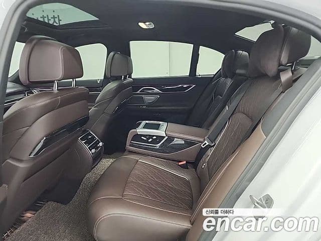 BMW 7 Series 2020 — фото 12 из 18