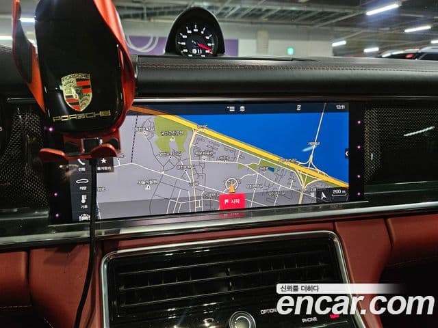 Porsche Panamera 2020 — ფოტო 11/20
