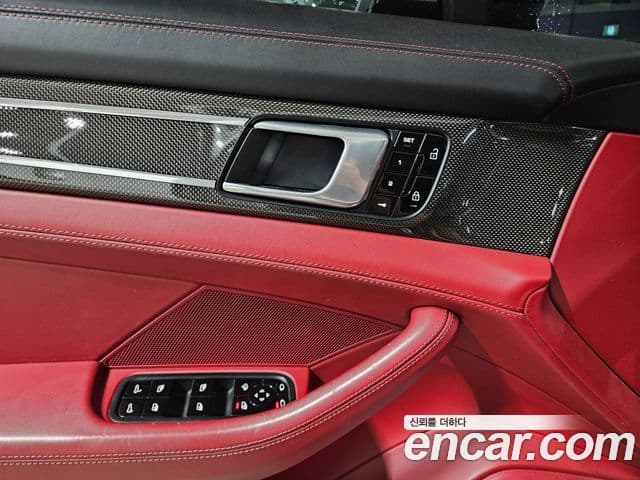Porsche Panamera 2020 — ფოტო 16/20