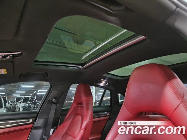 Porsche Panamera 2020 — ფოტო 18/20
