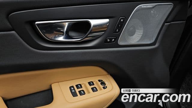 Volvo XC60 2021 — Şəkil 18/20