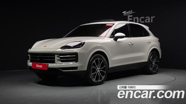 Porsche Cayenne 2023 — Photo 21/39