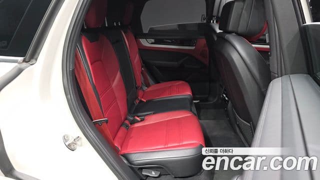 Porsche Cayenne 2023 — фото 12 из 20